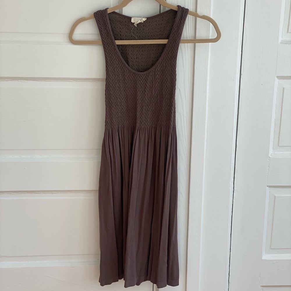 Chic Sleeveless Midi Dress in Rich Brown